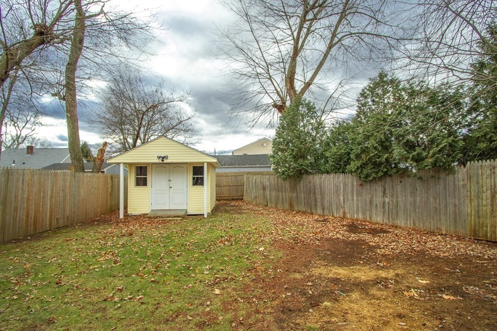 120 Davis Street Springfield, MA 01104 - Photo 26 of 28