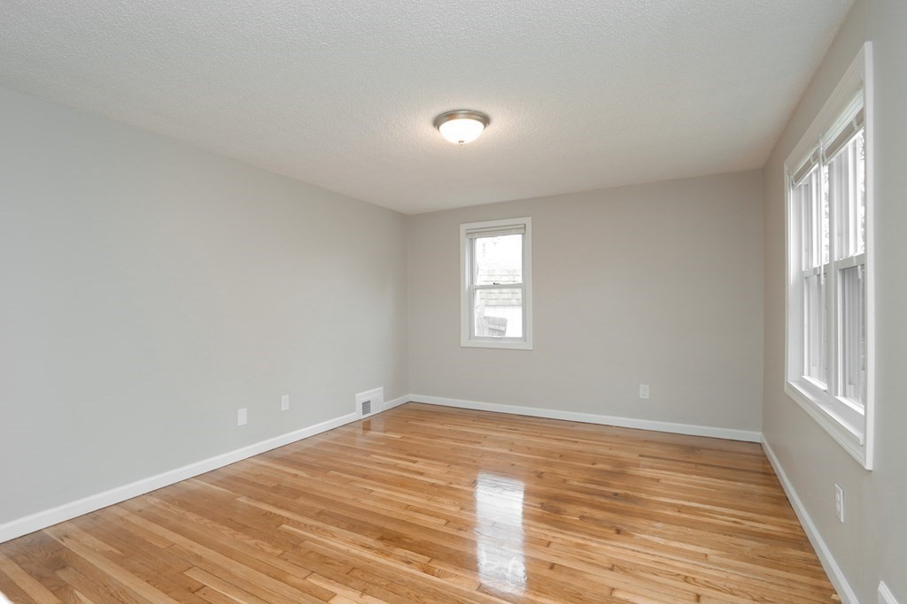 120 Davis Street Springfield, MA 01104 - Photo 3 of 28