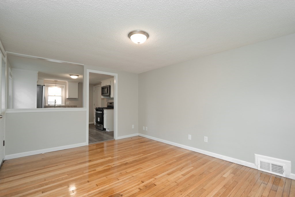 120 Davis Street Springfield, MA 01104 - Photo 5 of 28