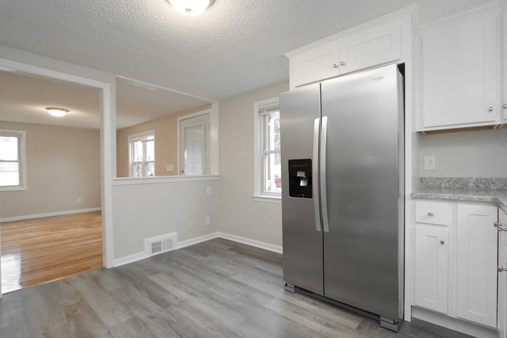 120 Davis Street Springfield, MA 01104 - Photo 9 of 28