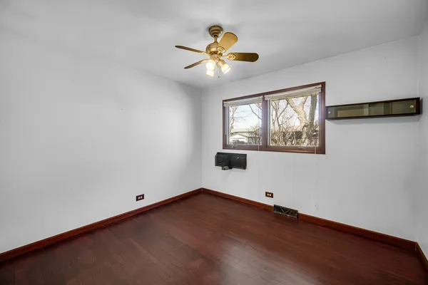 $425,000 | 661 West St Aubin Drive, Addison, IL 60101