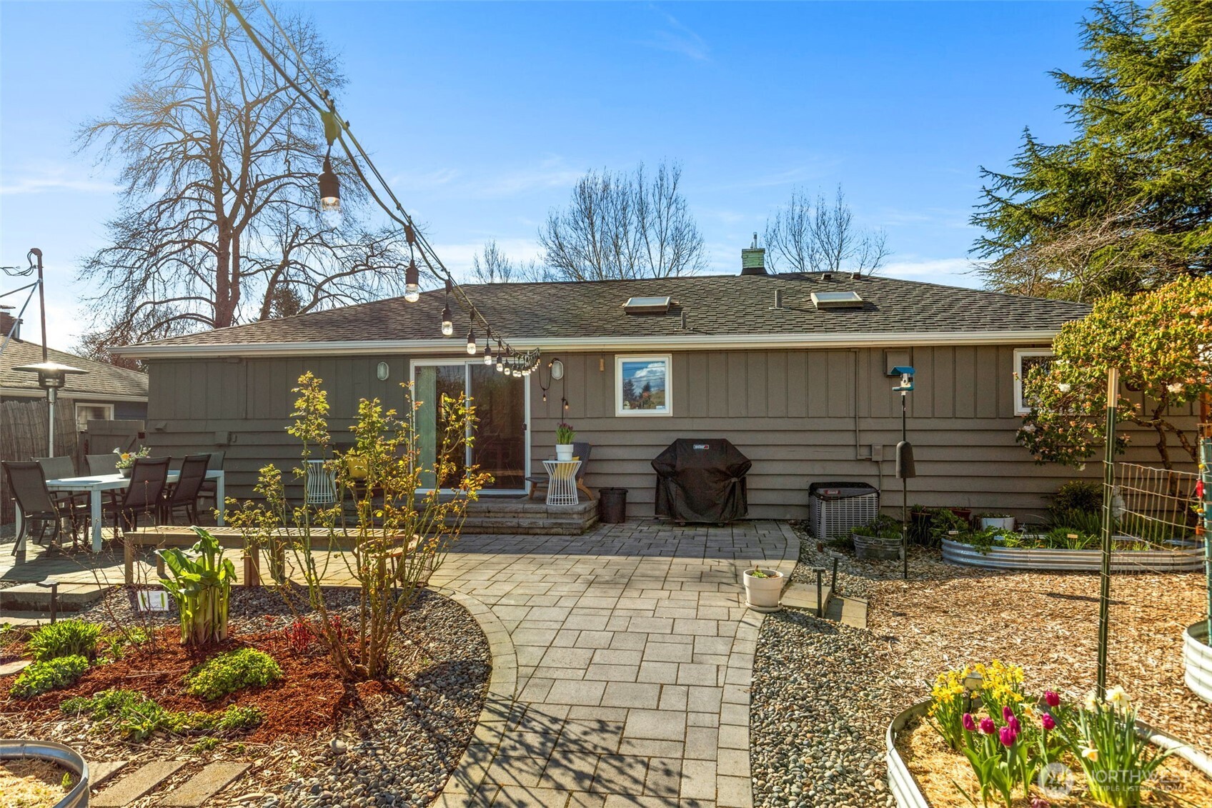 9240 30th Avenue Southwest Seattle, WA 98126 - Photo 2 of 31