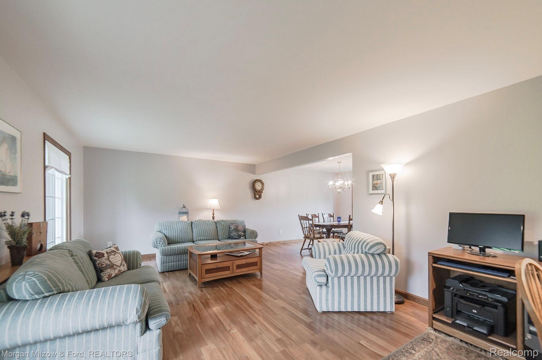 8105 Linden Road Fenton, MI 48430 - Photo 4 of 33 15-DSC_0489.jpg