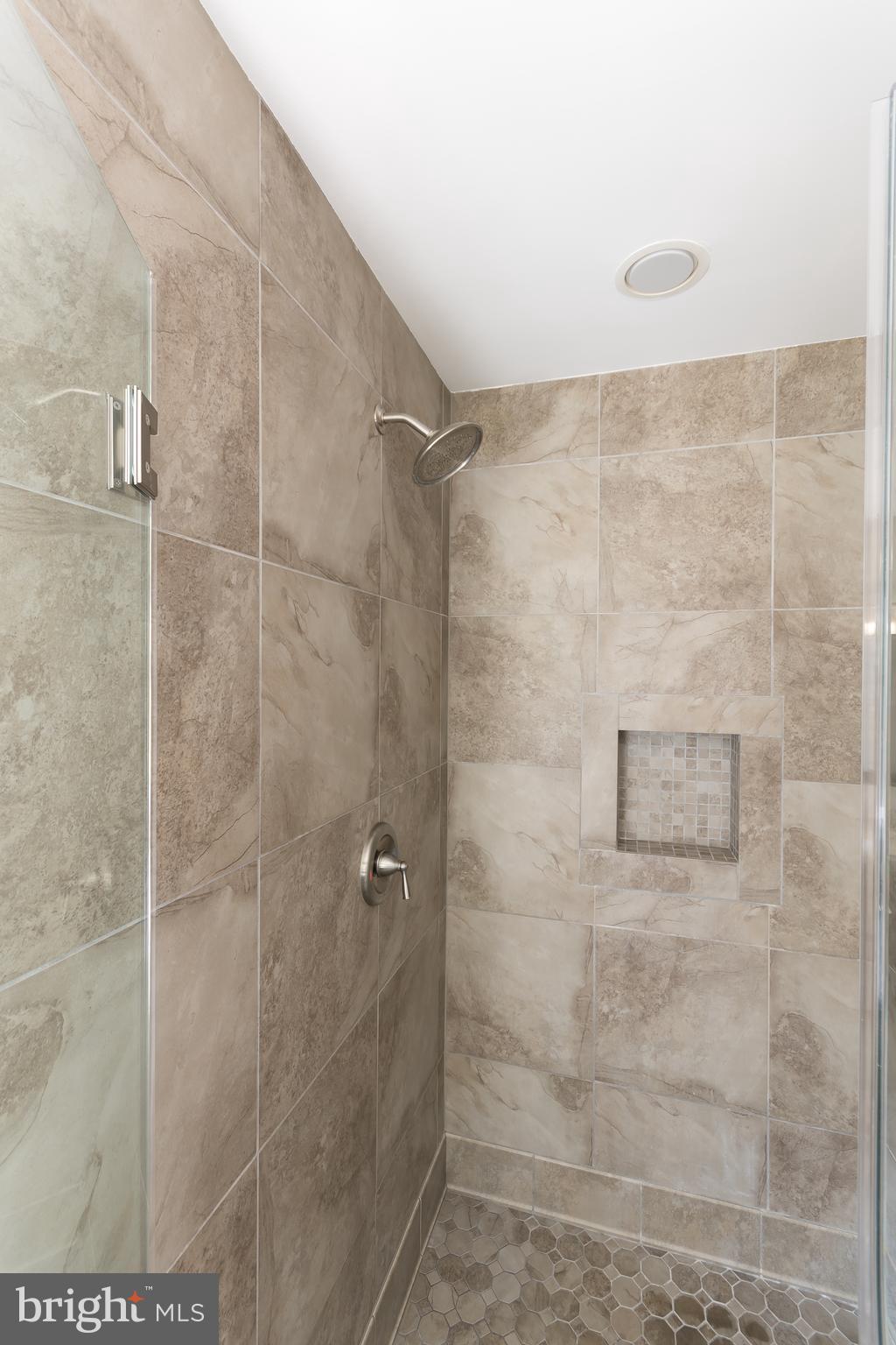 43268 Hillhead Place Leesburg, VA 20176 - Photo 25 of 53 a bathroom with a shower