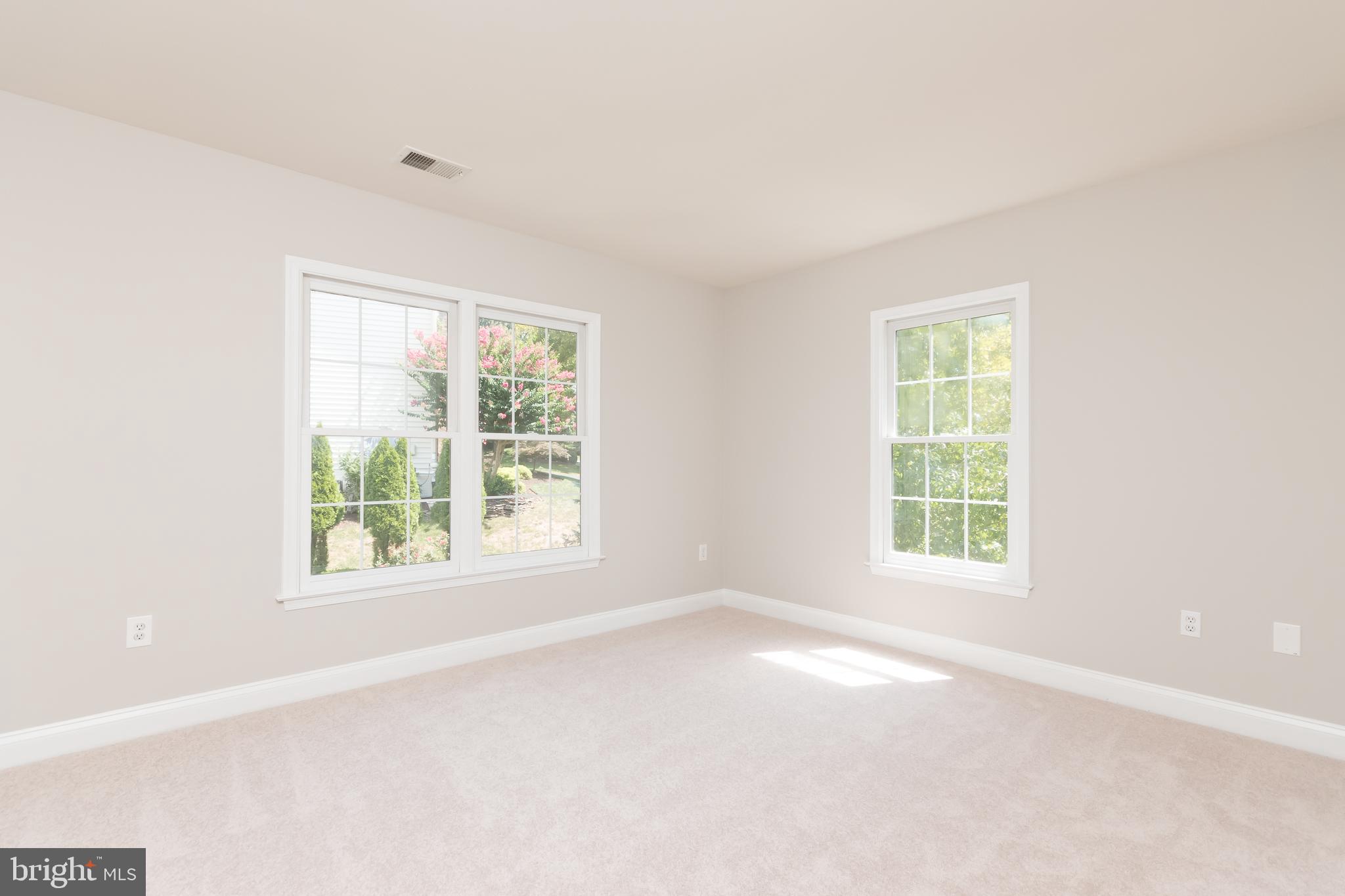 43268 Hillhead Place Leesburg, VA 20176 - Photo 30 of 53 an empty room with a window