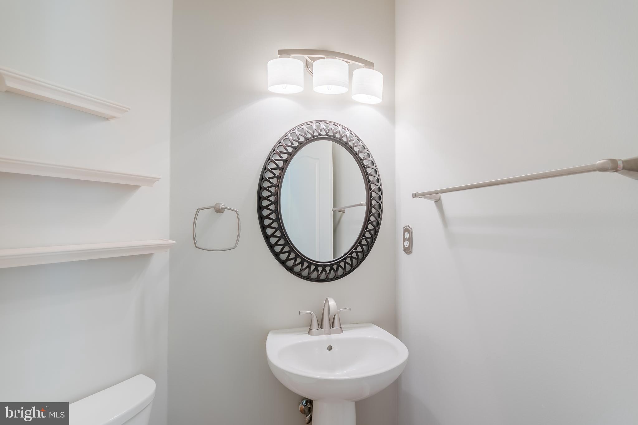 43268 Hillhead Place Leesburg, VA 20176 - Photo 41 of 53 a bathroom with a sink and a mirror