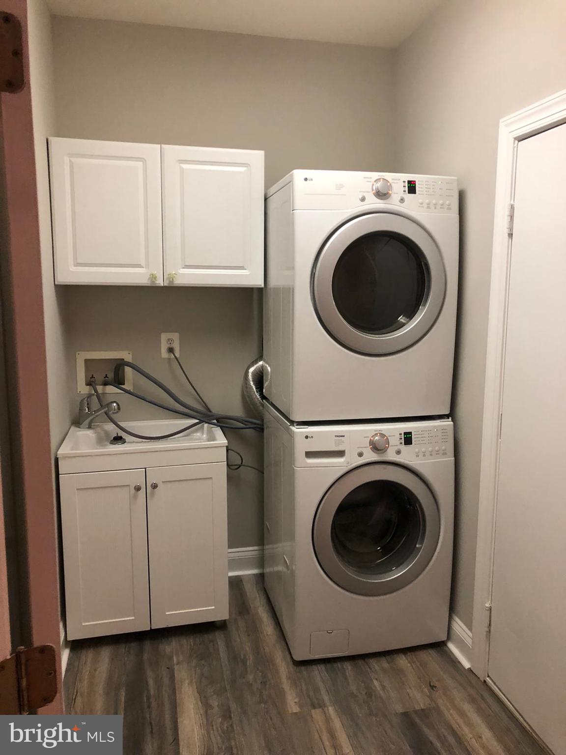 43268 Hillhead Place Leesburg, VA 20176 - Photo 42 of 53 a utility room with dryer and washer