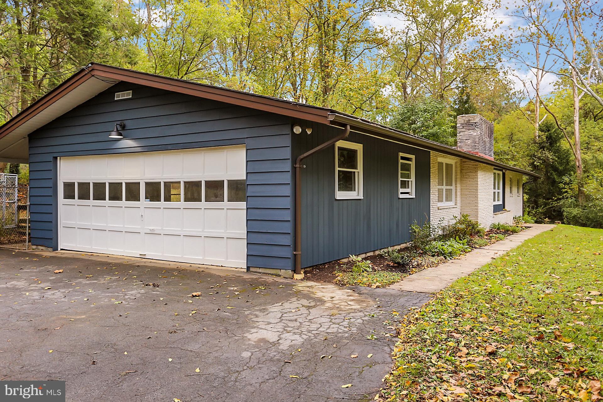 141 Stephen Road Reading, PA 19601 - Photo 3 of 39 2-Car Garage