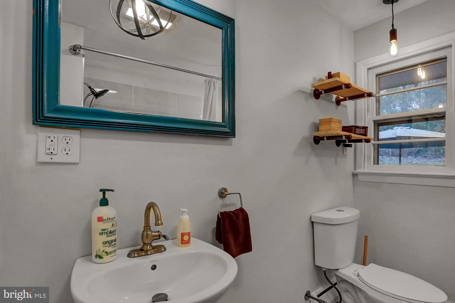 141 Stephen Road Reading, PA 19601 - Photo 25 of 39 Bath #2
