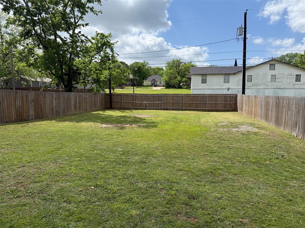 406 East Shepherd Street Denison, TX 75021 - Photo 7 of 8
