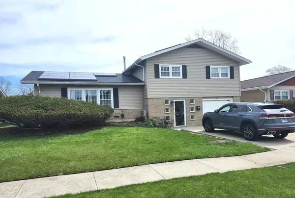 $339,800 | 15201 Geoffrey Road, Oak Forest, IL 60452
