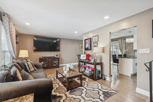 $339,800 | 15201 Geoffrey Road, Oak Forest, IL 60452
