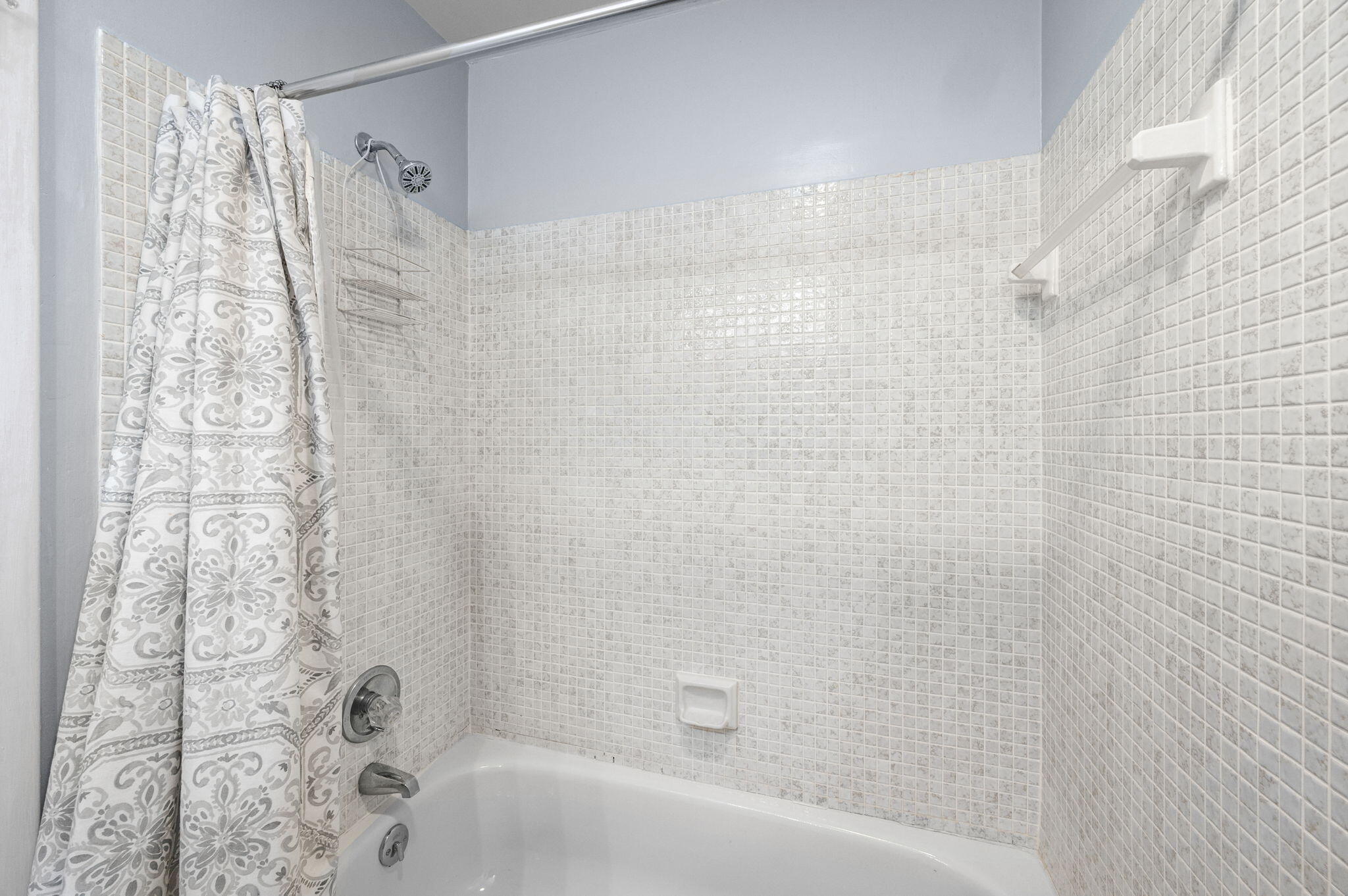 830 Timberview Drive, Unit E Fort Pierce, FL 34982 - Photo 12 of 19 Guest Bath Tub/Shower
