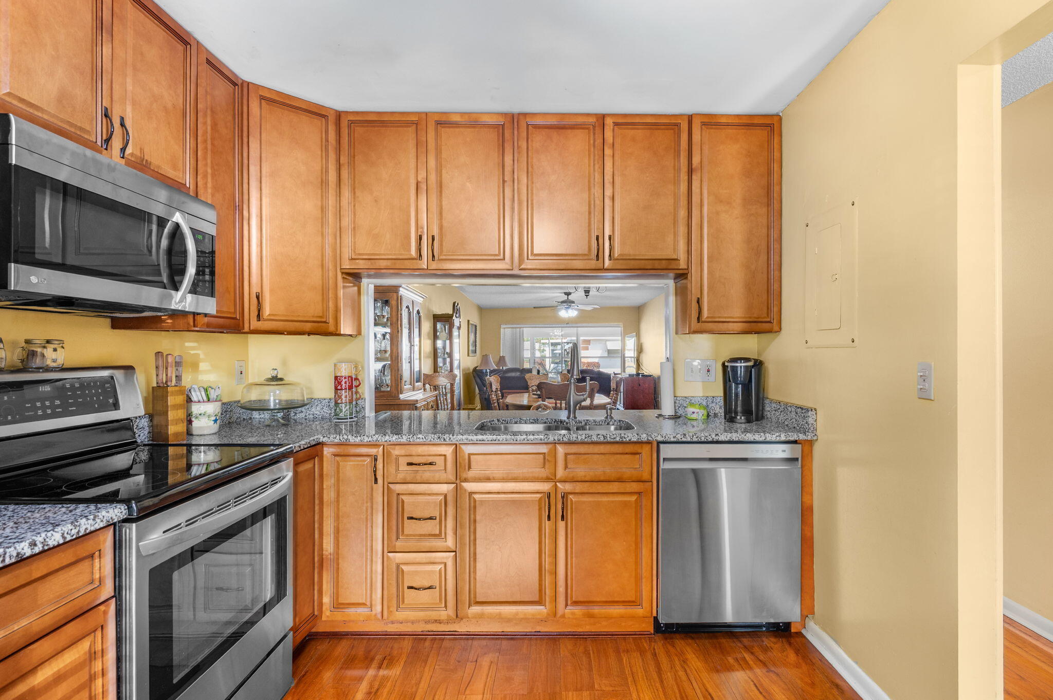 830 Timberview Drive, Unit E Fort Pierce, FL 34982 - Photo 3 of 19 Kitchen