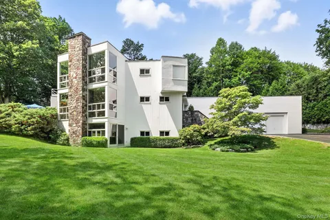 a view of building with yard