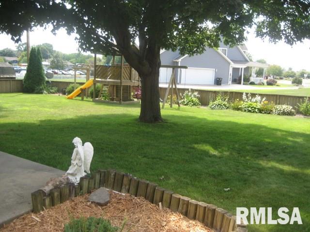 1004 Hampton Road Washington, IL 61571 - Photo 17 of 20 Gallery Image 17