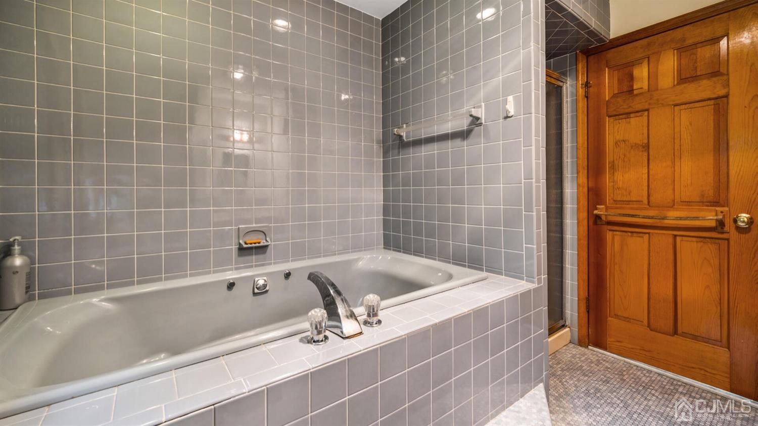100 Dutch Road East Brunswick, NJ 08816 - Photo 34 of 38 Gallery Image 34