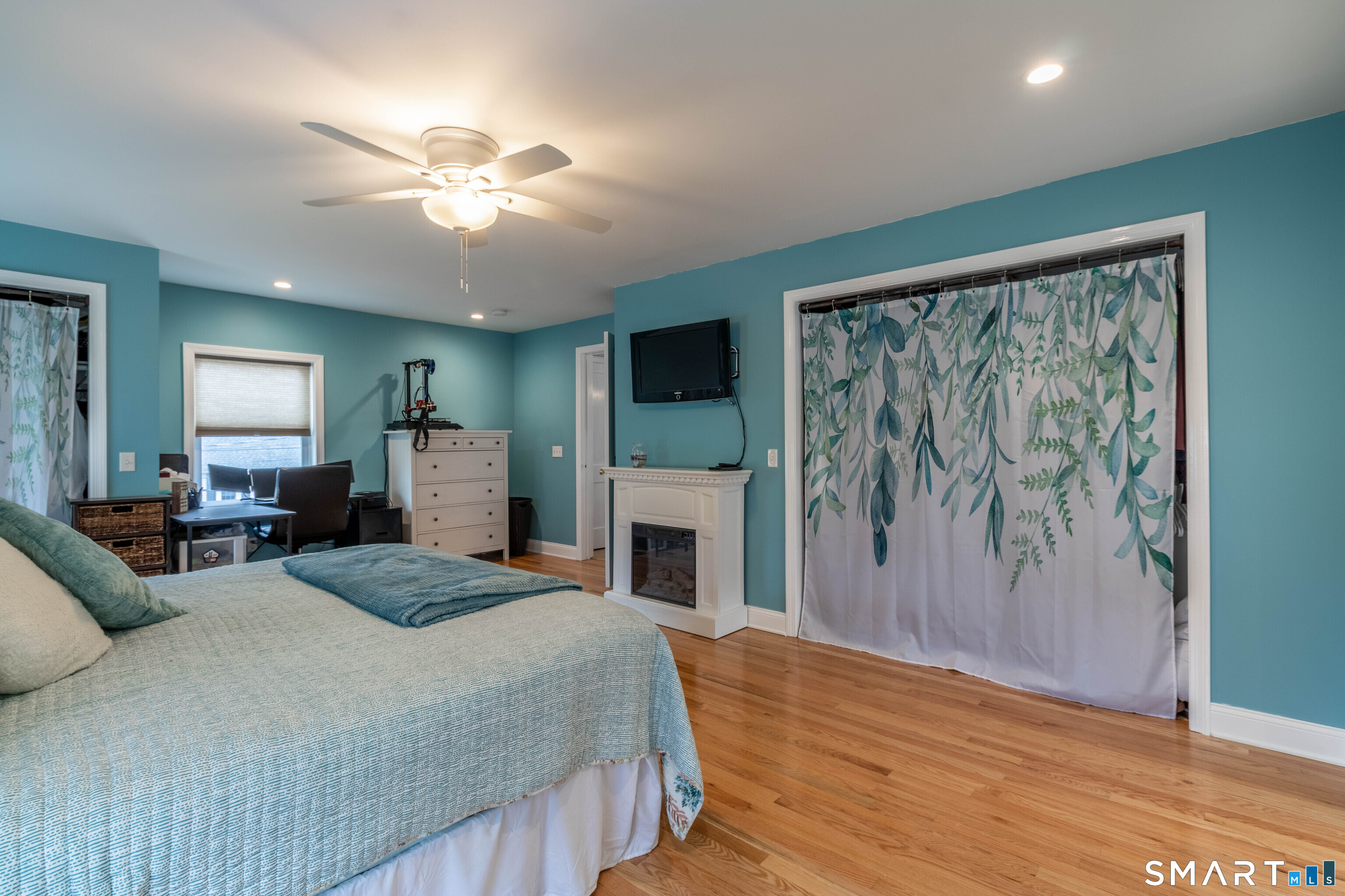 535 Lower Lane Berlin, CT 06037 - Photo 30 of 40 a bedroom with a large bed and a flat screen tv