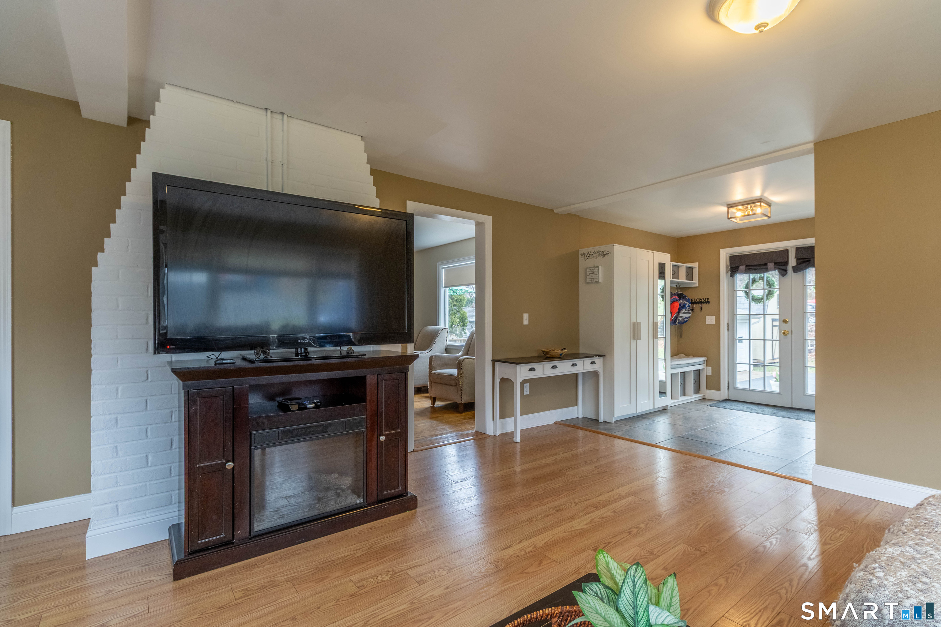 535 Lower Lane Berlin, CT 06037 - Photo 7 of 40 a living room with furniture and a flat screen tv