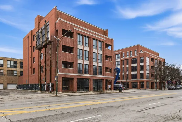 $2,600 | 2357 North Washtenaw Avenue, Unit 102, Chicago, IL 60647