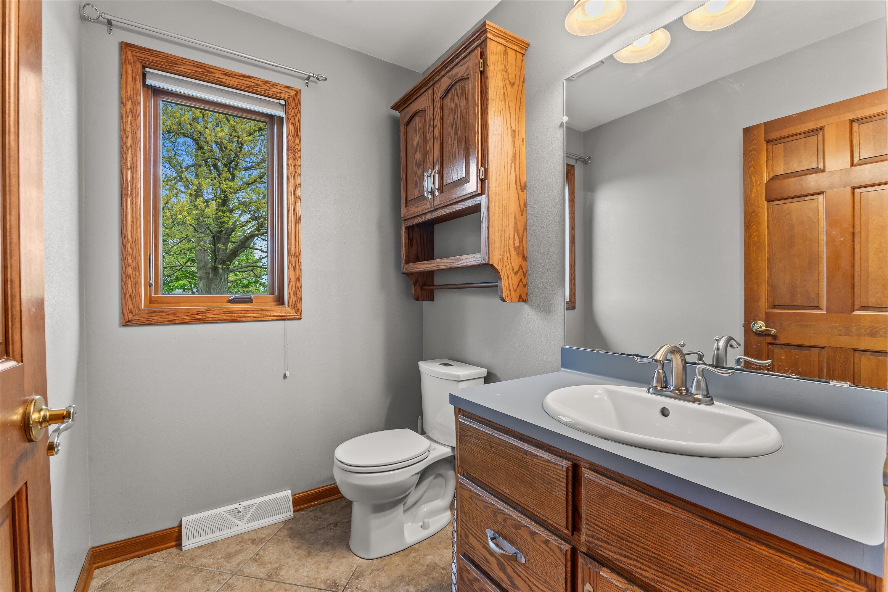 W168N5140 Stonefield Road Menomonee Falls, WI 53051 - Photo 39 of 49 Main floor powder room