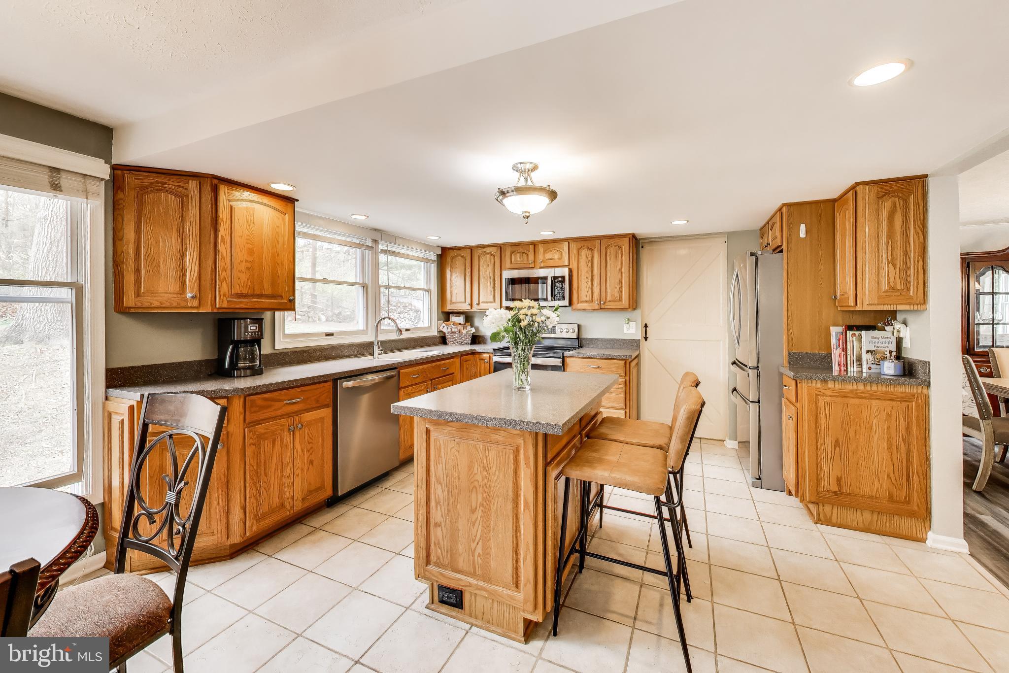 8404 Chillum Court Springfield, VA 22153 - Photo 11 of 56 Warm and inviting kitchen space.