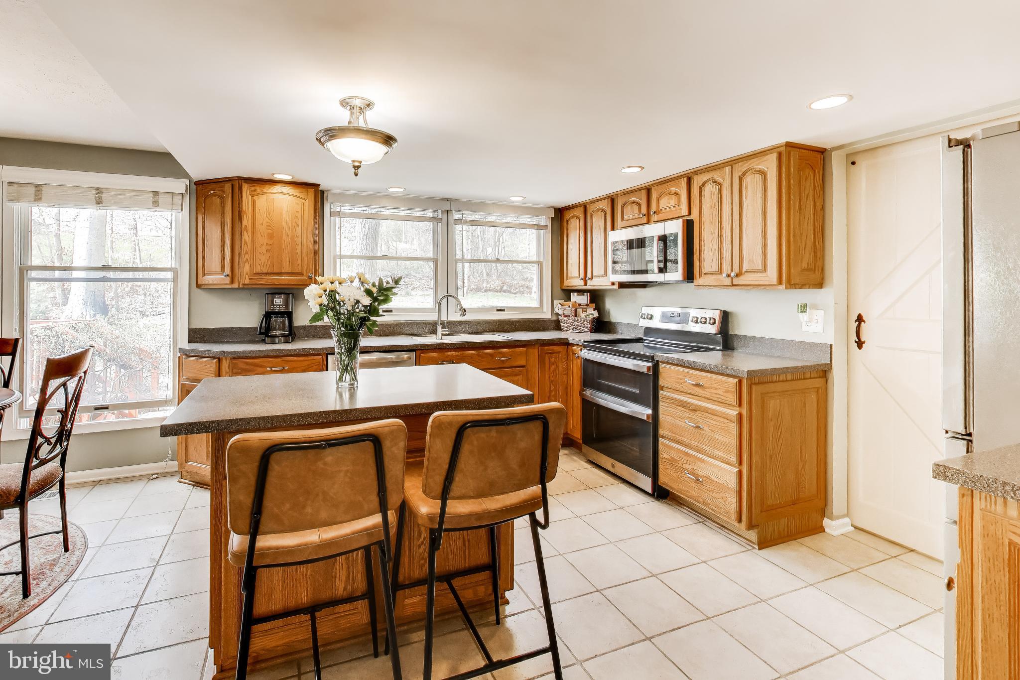 8404 Chillum Court Springfield, VA 22153 - Photo 12 of 56 Warm and inviting kitchen space.