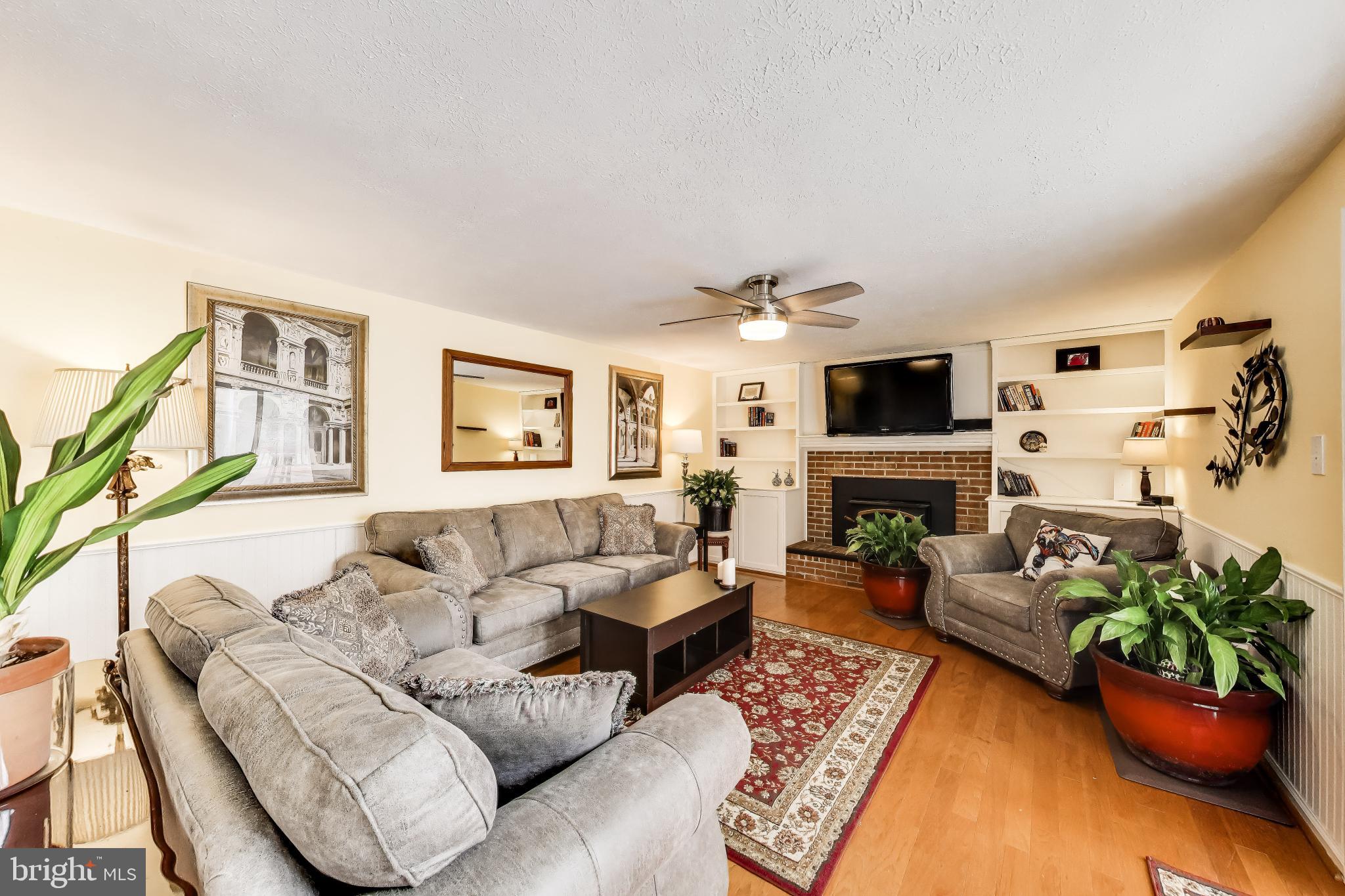 8404 Chillum Court Springfield, VA 22153 - Photo 18 of 56 Cozy living space with warm ambiance.