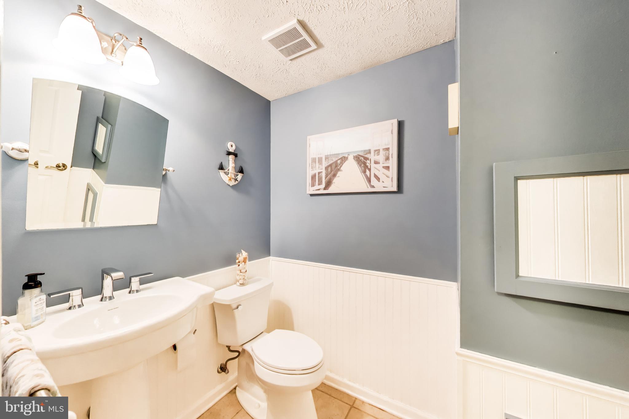 8404 Chillum Court Springfield, VA 22153 - Photo 21 of 56 Charming bathroom with coastal vibes.