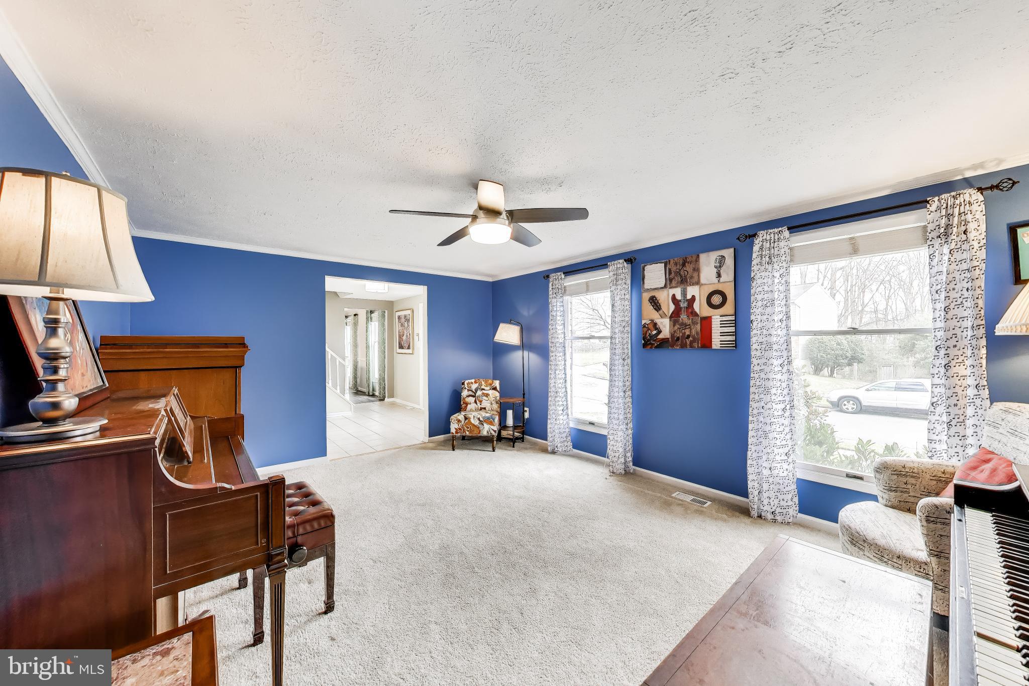 8404 Chillum Court Springfield, VA 22153 - Photo 6 of 56 Vibrant blue walls enhance warmth.