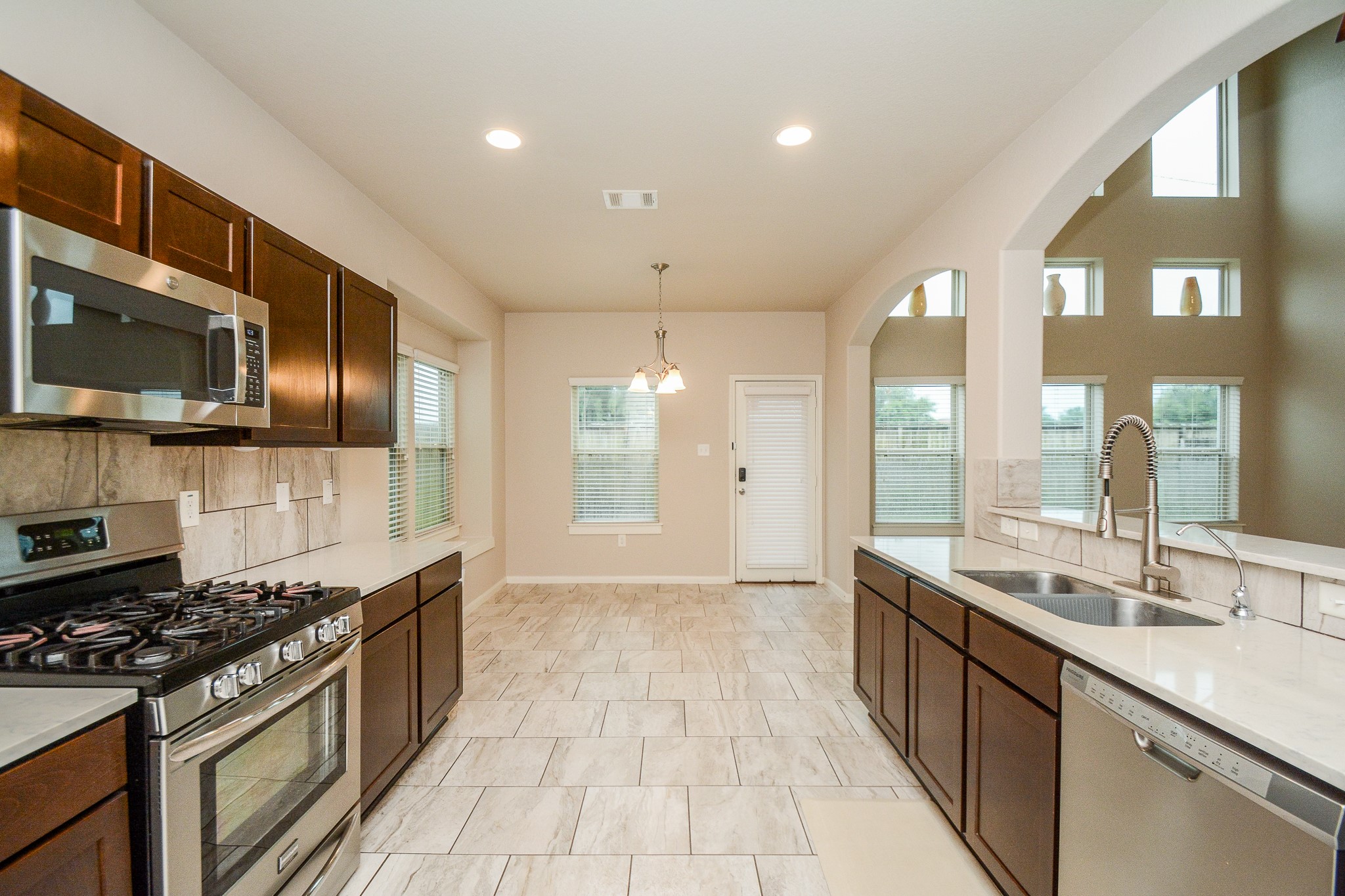 718 Palo ALto Court Rosharon, TX 77583 - Photo 9 of 27