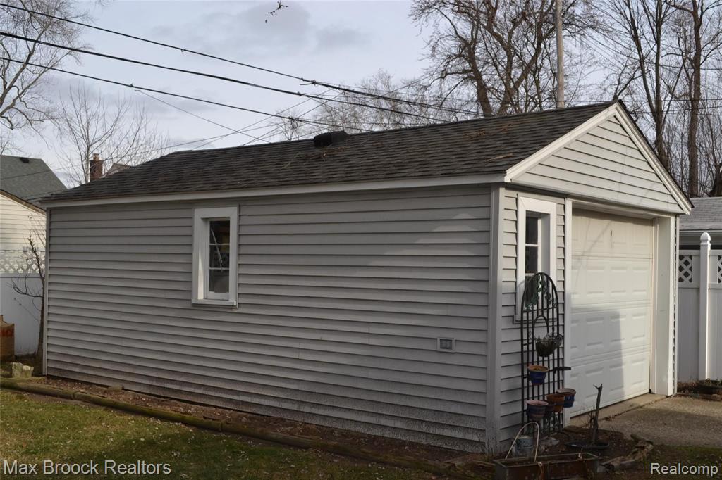 1198 Columbia Road Berkley, MI 48072 - Photo 6 of 20