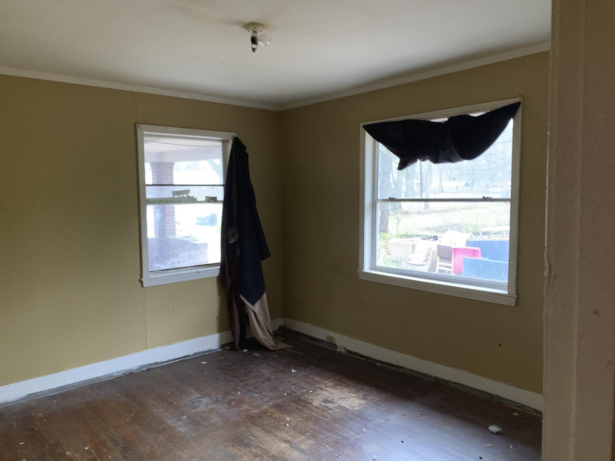 4092 Orleans Road Memphis, TN 38116 - Photo 4 of 11 a view of an empty room with a window