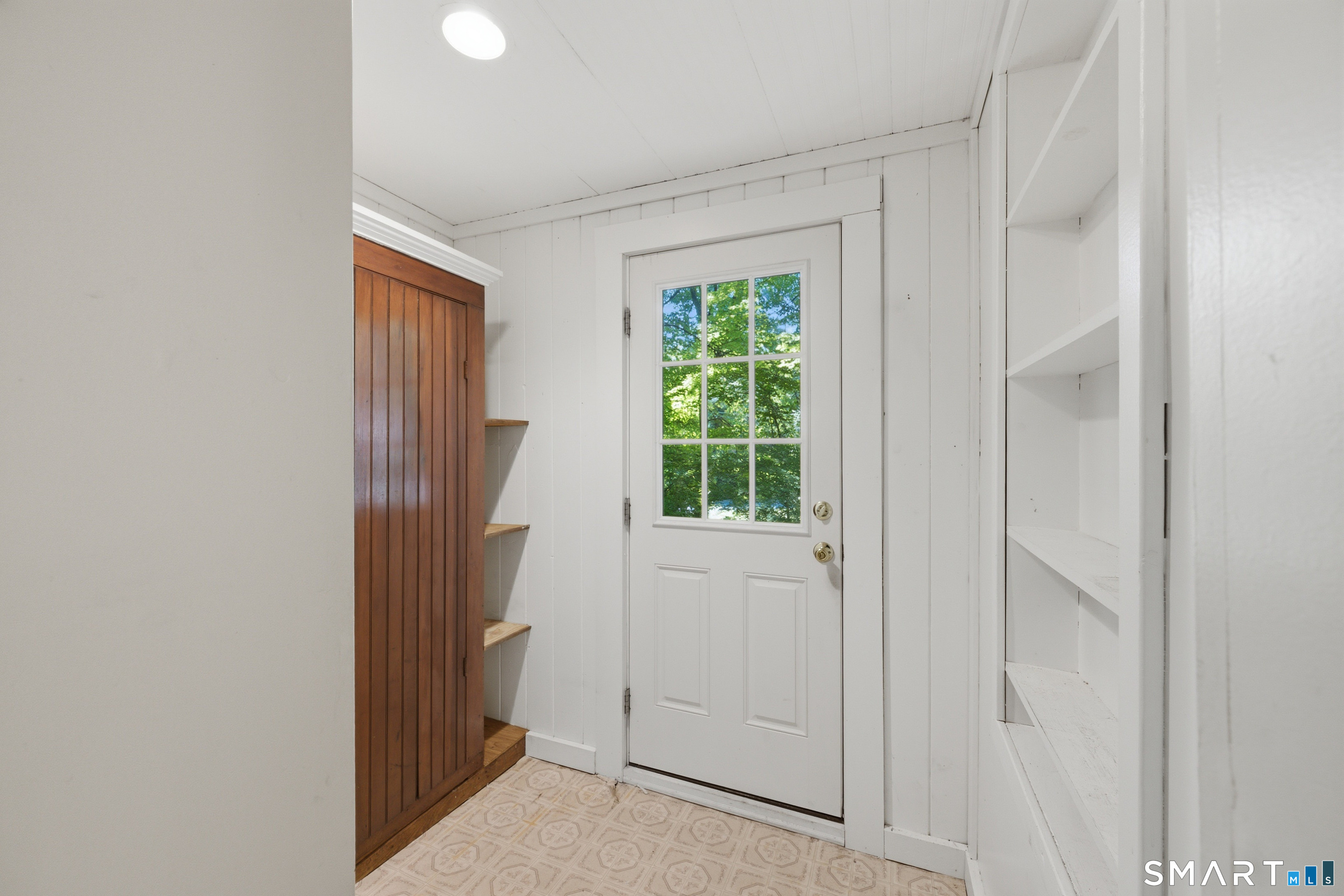 36 Middle River Road Danbury, CT 06811 - Photo 10 of 33