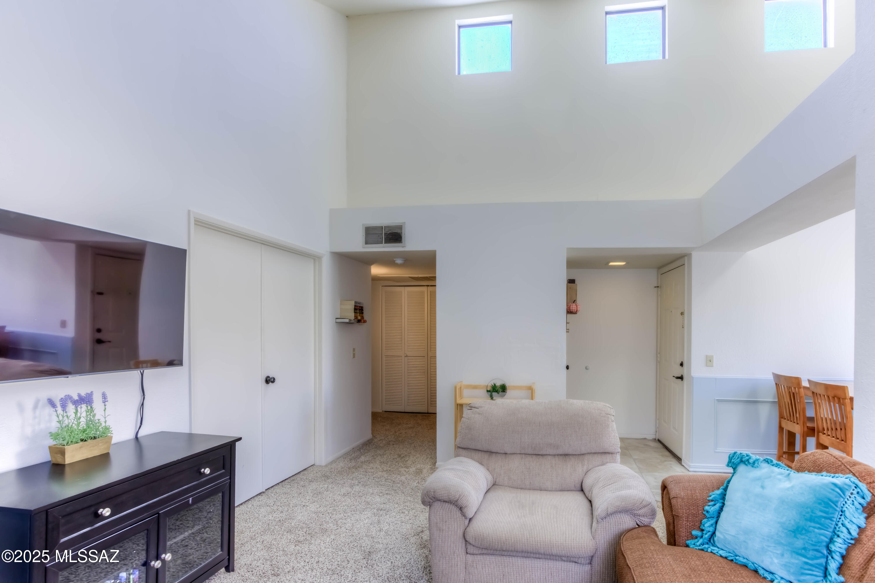 3690 North Country Club Road, Unit 1010 Tucson, AZ 85716 - Photo 9 of 21 14 Living Room photo c