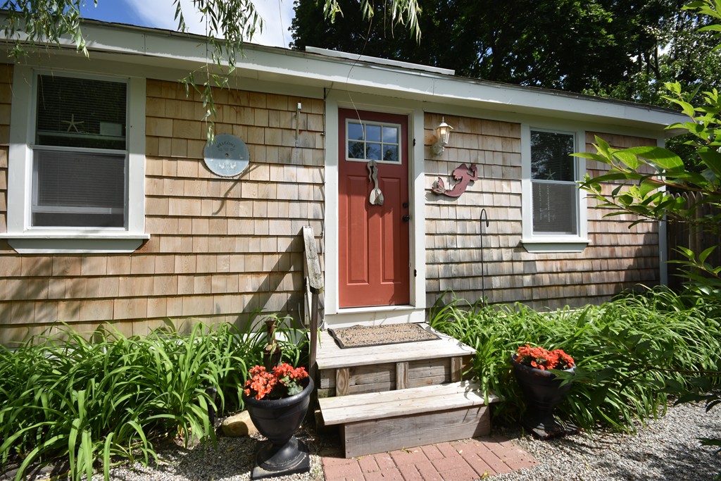 5 B Rosedale Street, Unit B Amesbury, MA 01913 - Photo 1 of 23 Gallery Image 1