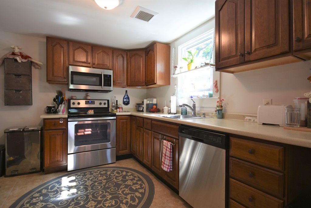 5 B Rosedale Street, Unit B Amesbury, MA 01913 - Photo 2 of 23 Gallery Image 2