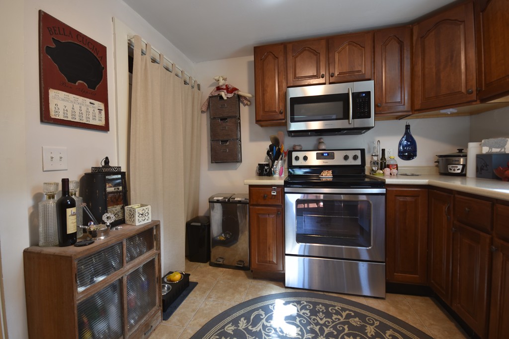 5 B Rosedale Street, Unit B Amesbury, MA 01913 - Photo 4 of 23 Gallery Image 4