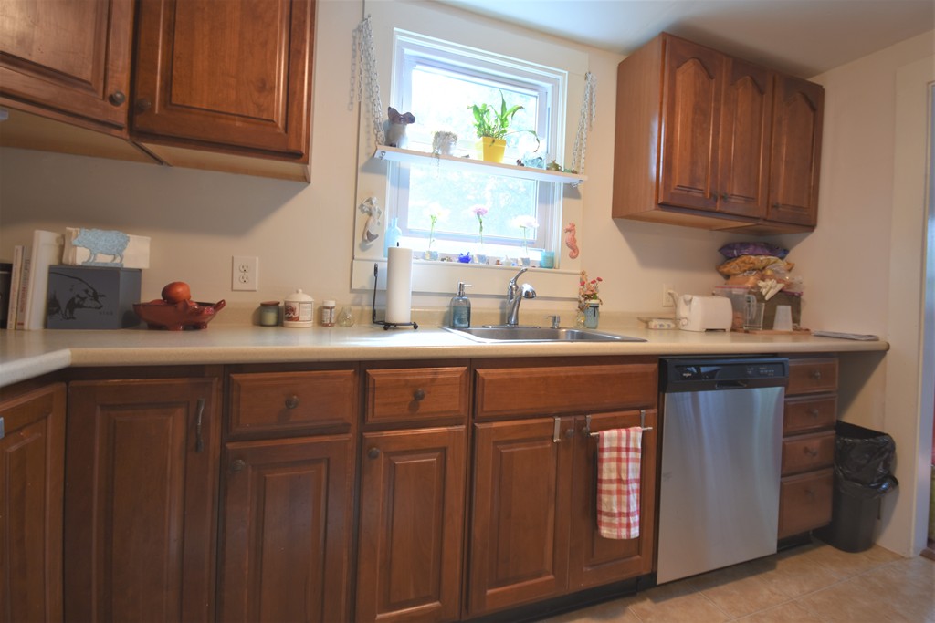 5 B Rosedale Street, Unit B Amesbury, MA 01913 - Photo 5 of 23 Gallery Image 5