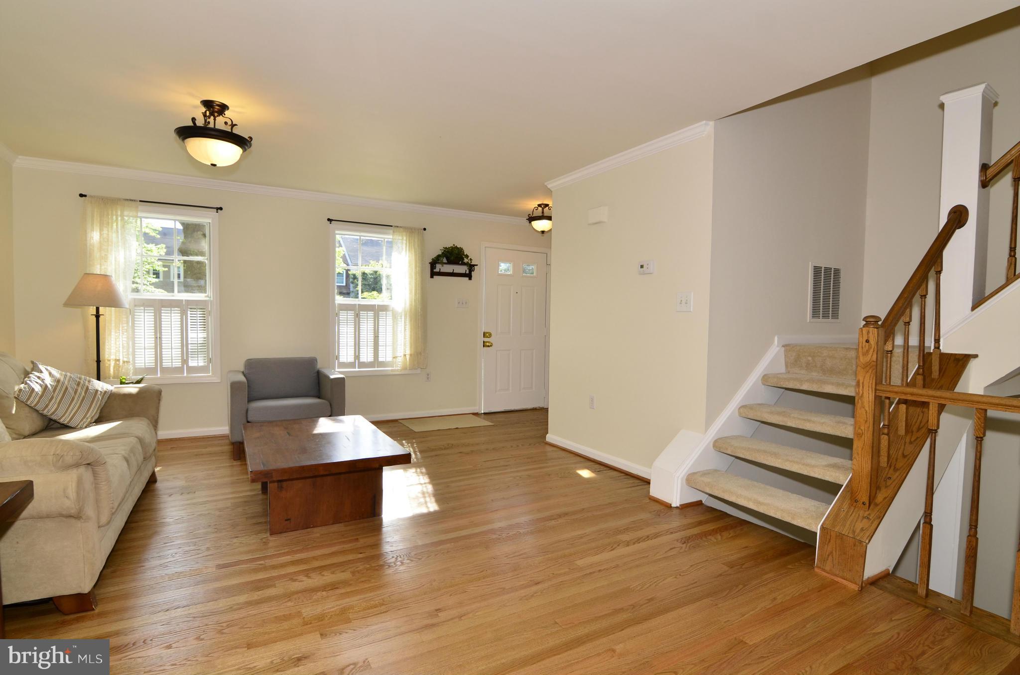 11924 Sentinel Point Court Reston, VA 20191 - Photo 2 of 30 Living Room