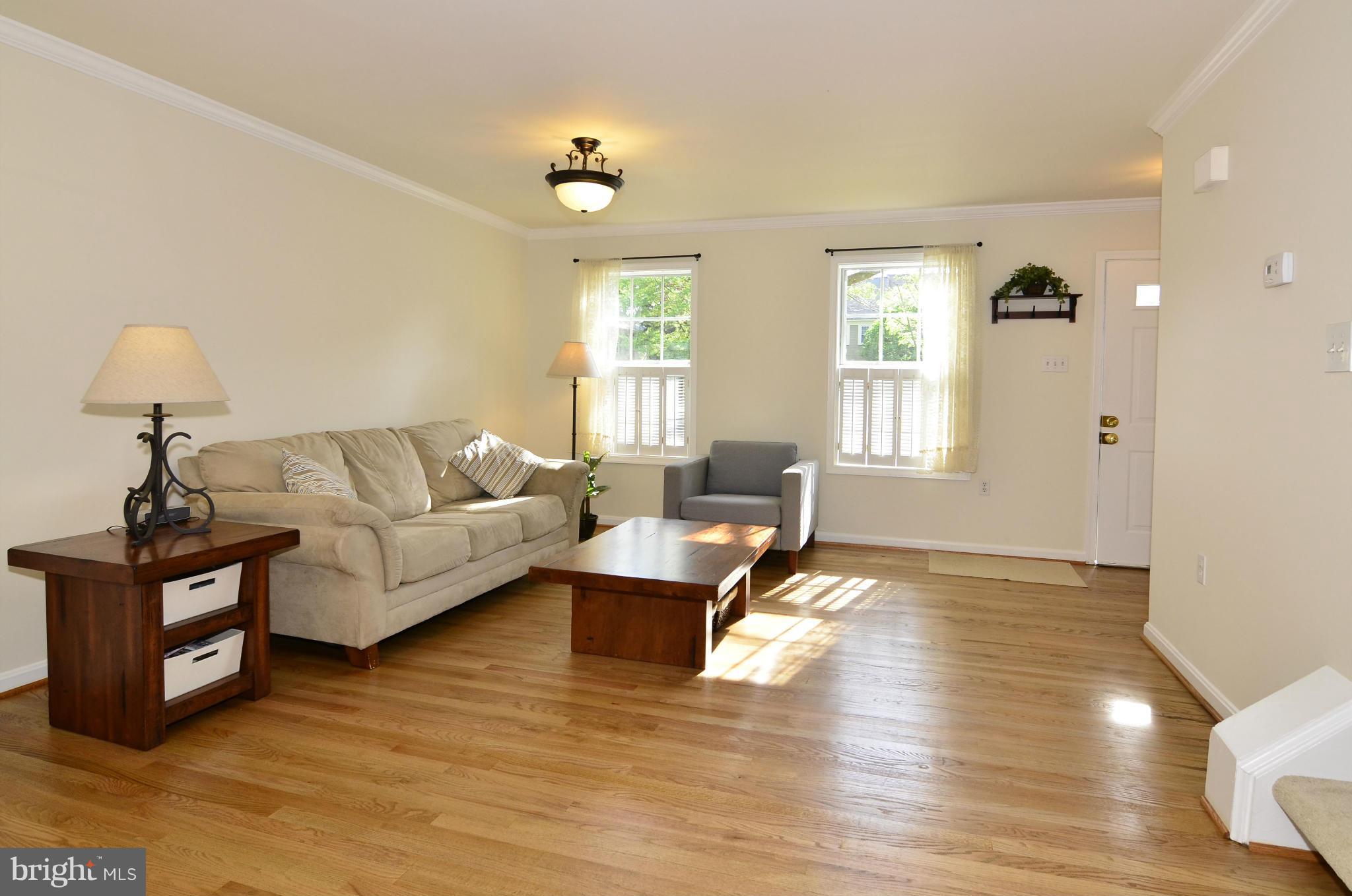 11924 Sentinel Point Court Reston, VA 20191 - Photo 3 of 30 Living Room