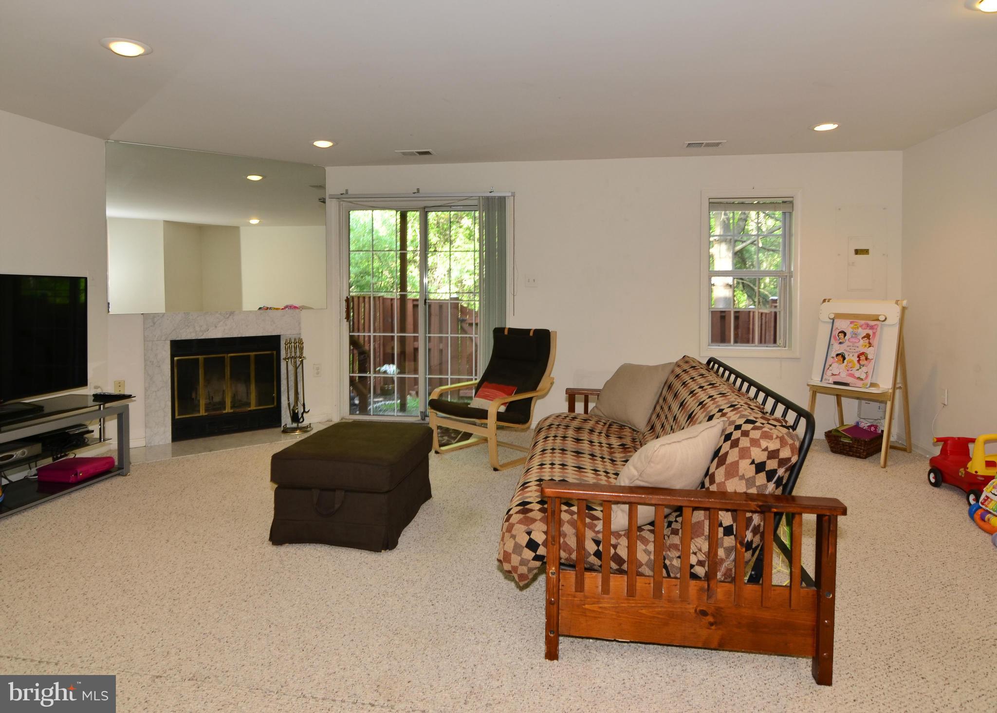 11924 Sentinel Point Court Reston, VA 20191 - Photo 21 of 30 Family Room