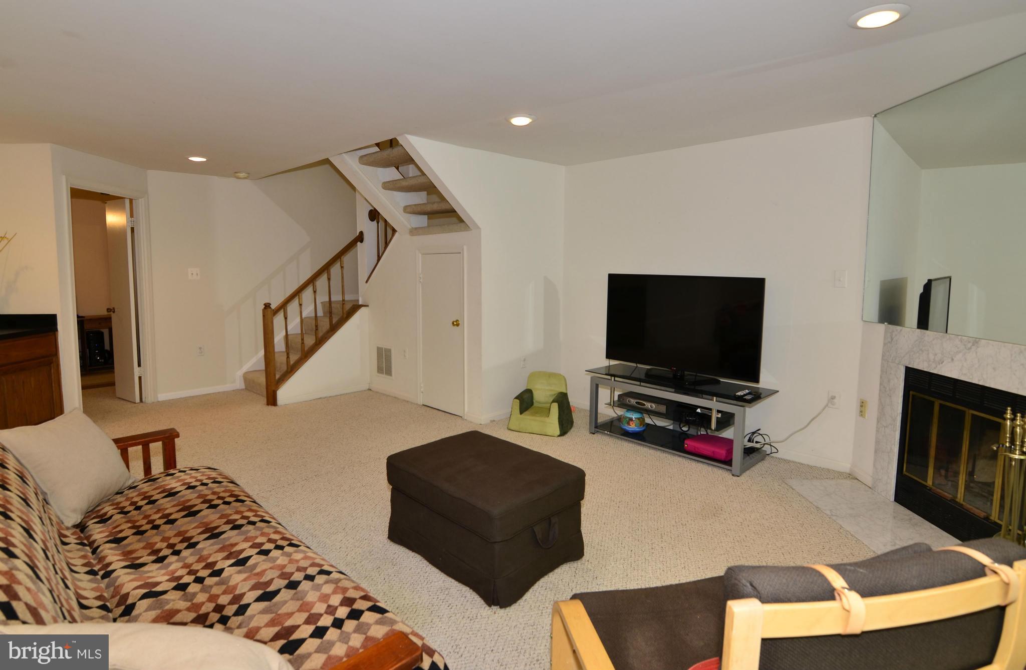 11924 Sentinel Point Court Reston, VA 20191 - Photo 23 of 30 Family Room