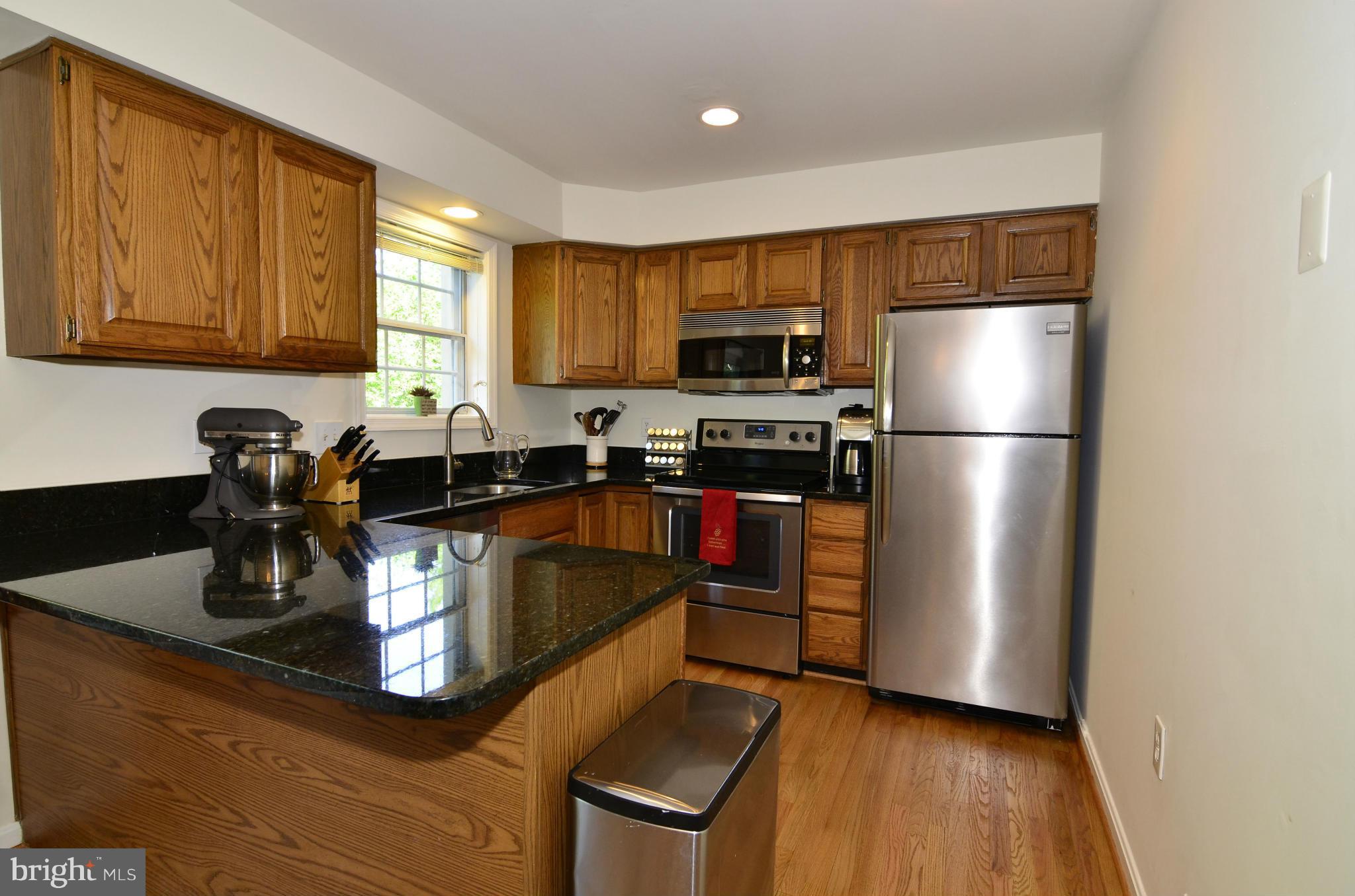 11924 Sentinel Point Court Reston, VA 20191 - Photo 6 of 30 Kitchen