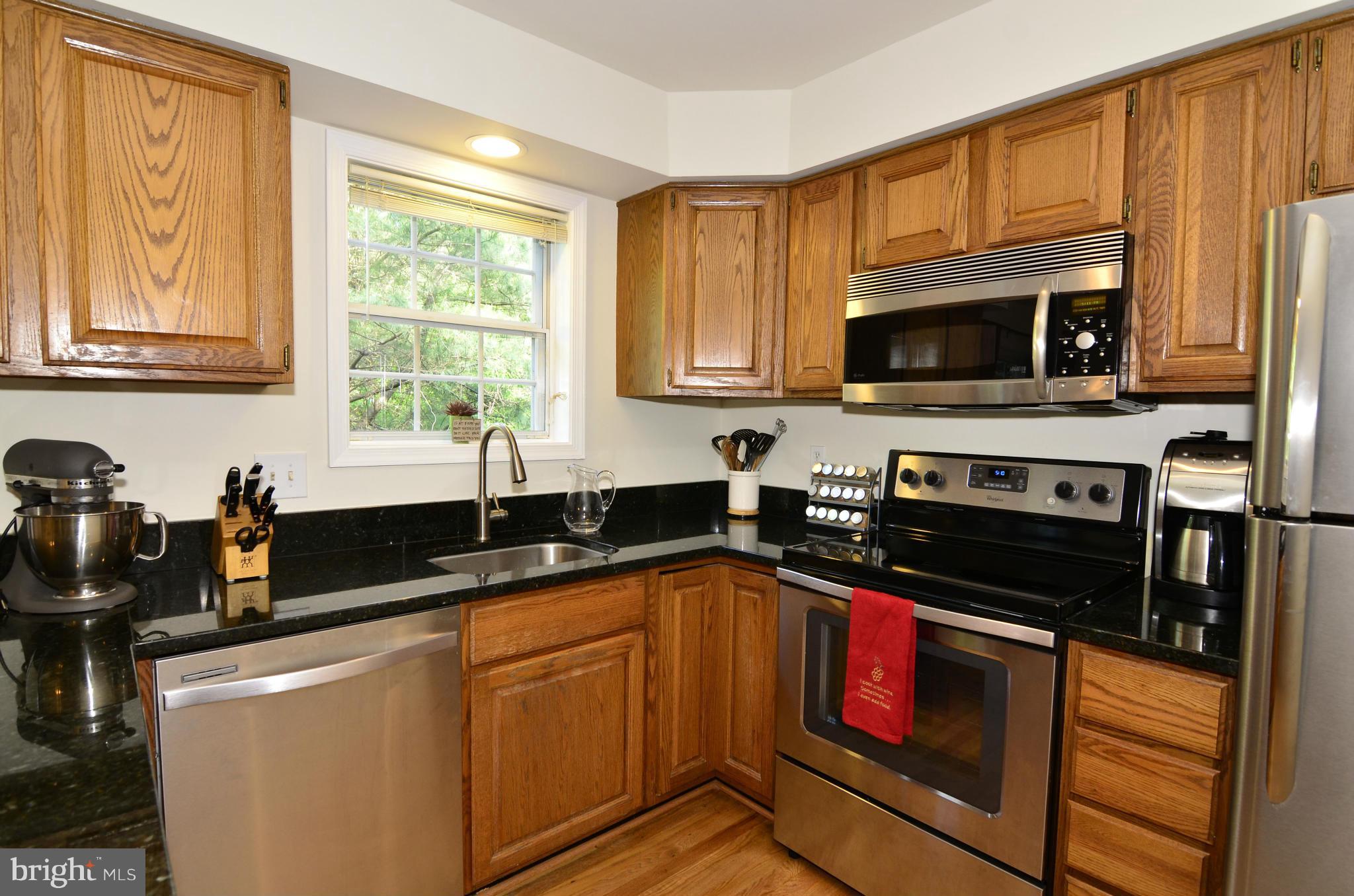 11924 Sentinel Point Court Reston, VA 20191 - Photo 7 of 30 Kitchen