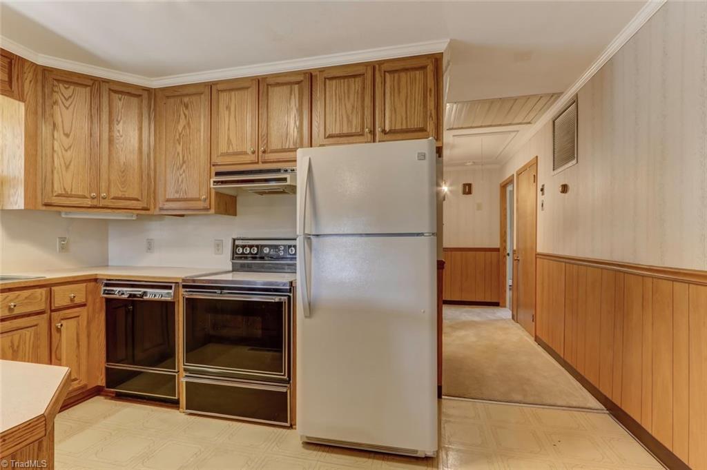 2627 Anthony Road Burlington, NC 27215 - Photo 8 of 23 Gallery Image 8
