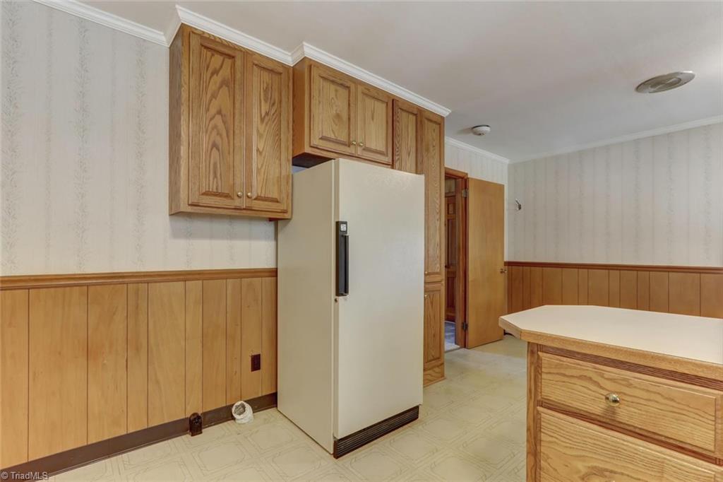 2627 Anthony Road Burlington, NC 27215 - Photo 9 of 23 Gallery Image 9