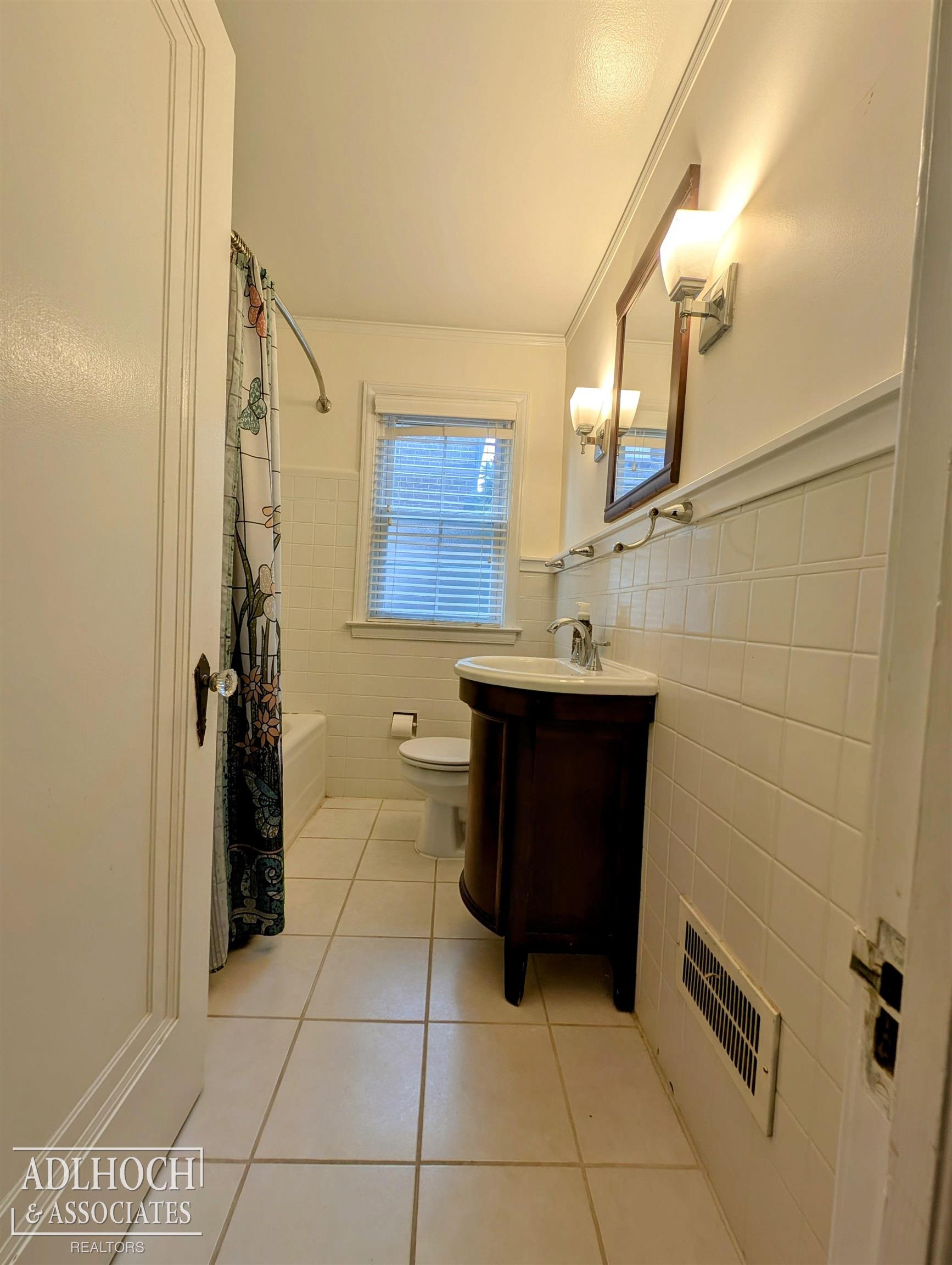 1292 Hampton Road Grosse Pointe Woods, MI 48236 - Photo 11 of 21