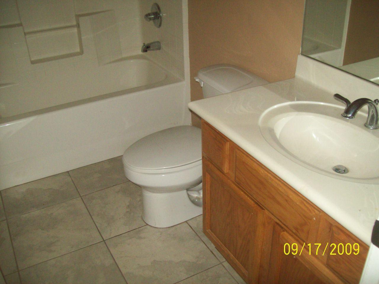 712 East Carson Road Phoenix, AZ 85042 - Photo 4 of 8 bathroom