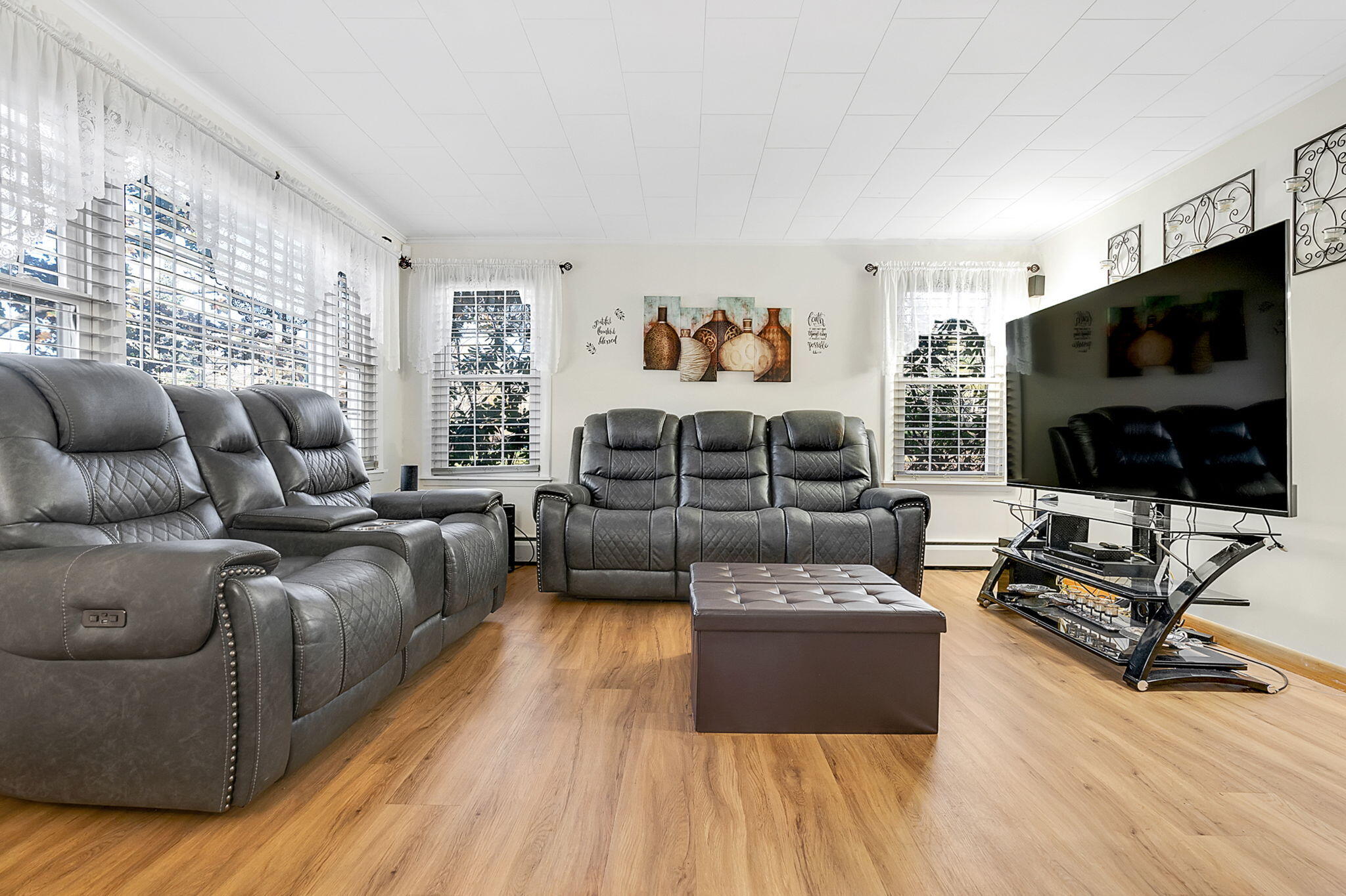 161 Crowley Road Lewiston, ME 04240 - Photo 11 of 34 Living room